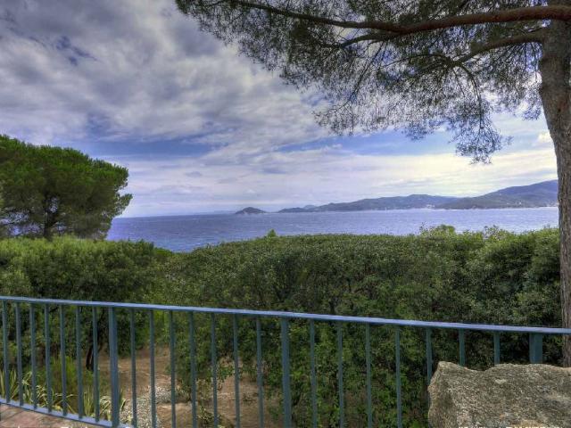 VILLA in VENDITA a MARCIANA MARE di 6 vani