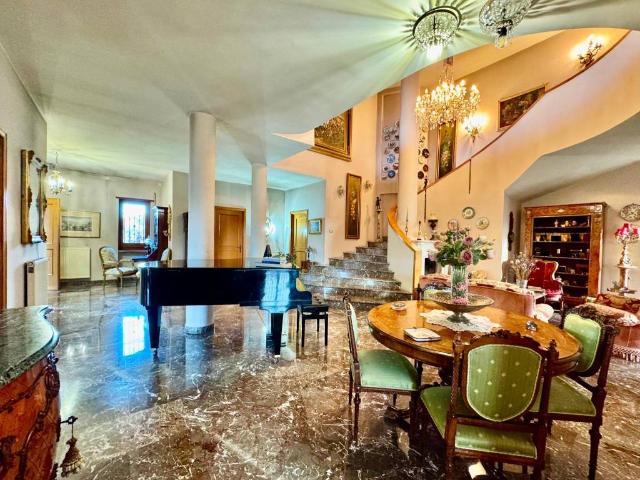 Villa in vendita a Marino RM