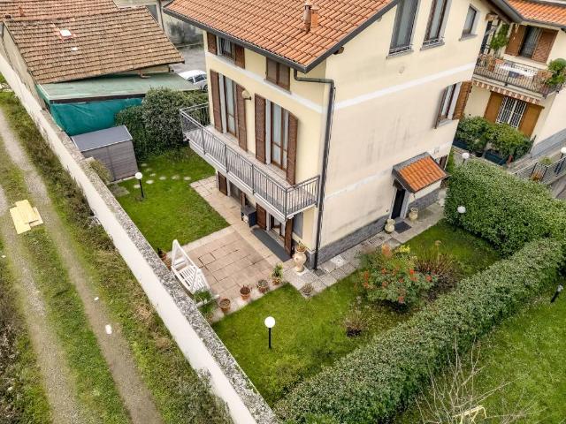 Villa in vendita a Mariano Comense CO