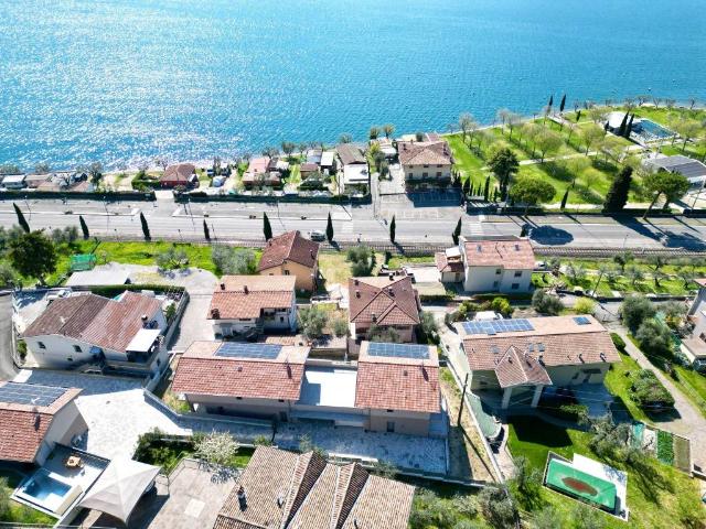 Villa in vendita a Marone BS