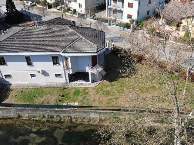 Villa in vendita a Marmirolo MN