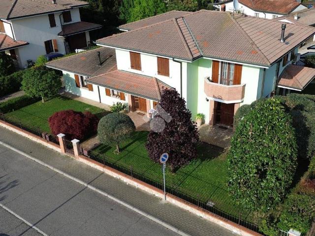 Villa in vendita a Marmirolo MN