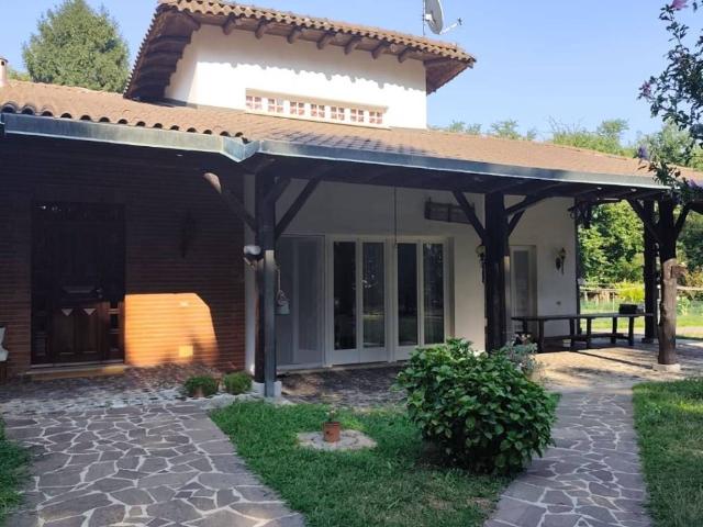 Villa in vendita a Marnate VA