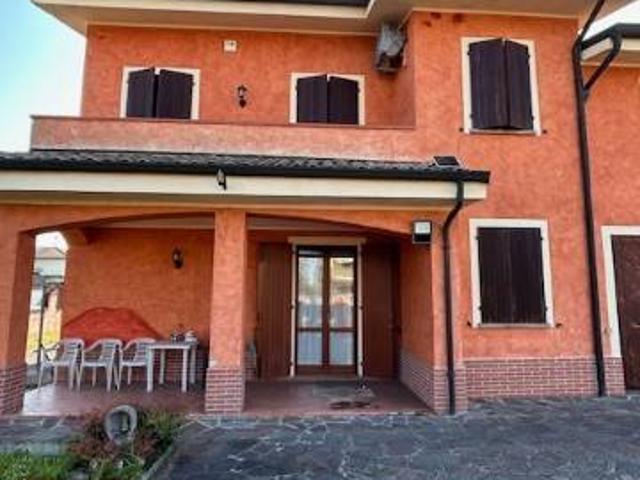 Villa in vendita a Martignana di Po CR