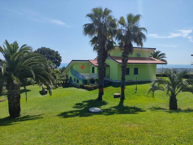 Villa in vendita a Martinsicuro, Villa Rosa 300m² Martinsicuro