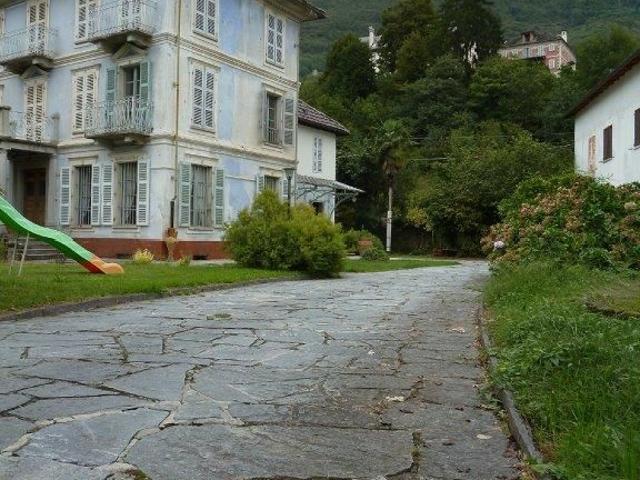 Villa con giardino a Masera