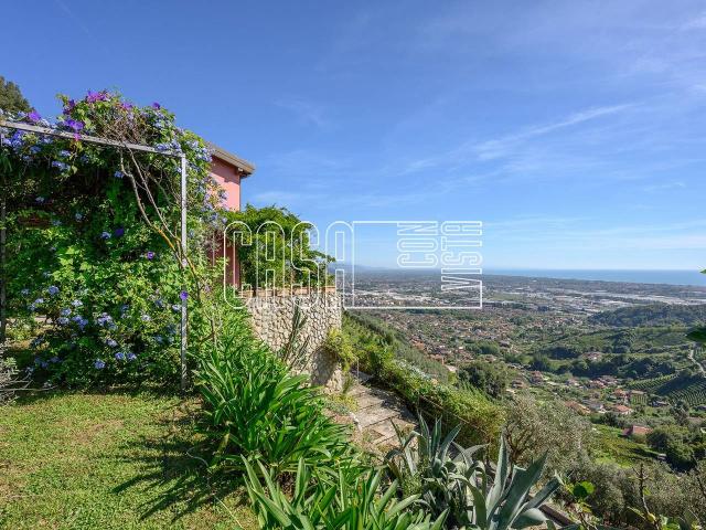 Villa in vendita a Massa