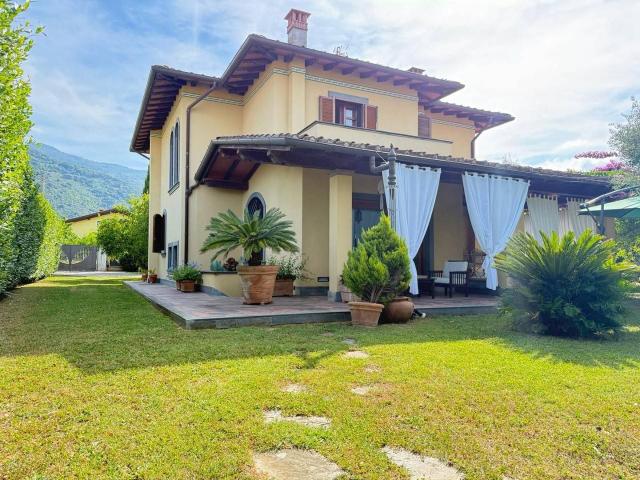 Villa in vendita a Massa