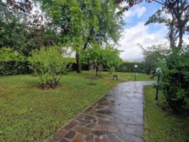 Villa in vendita a Massa e Cozzile PT