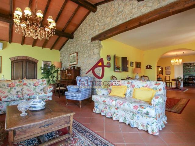 Villa in vendita a Massa e Cozzile PT