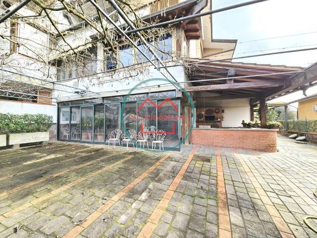 Villa in vendita a Massa e Cozzile PT