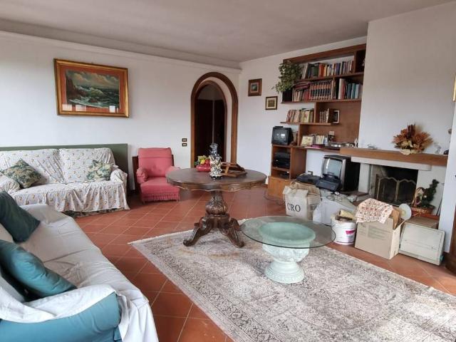Villa in vendita a Massa e Cozzile PT
