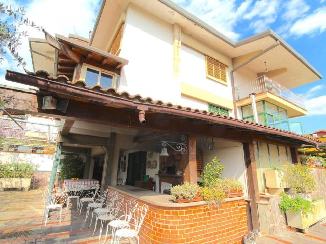 Villa in vendita a Massa e Cozzile PT