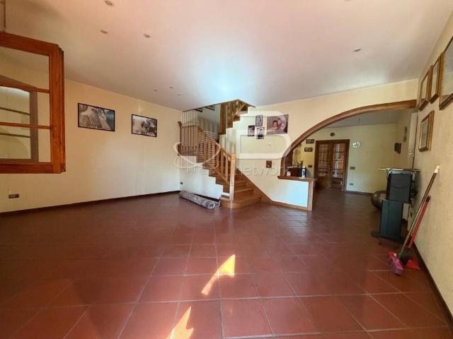 Villa in vendita a Massa e Cozzile PT