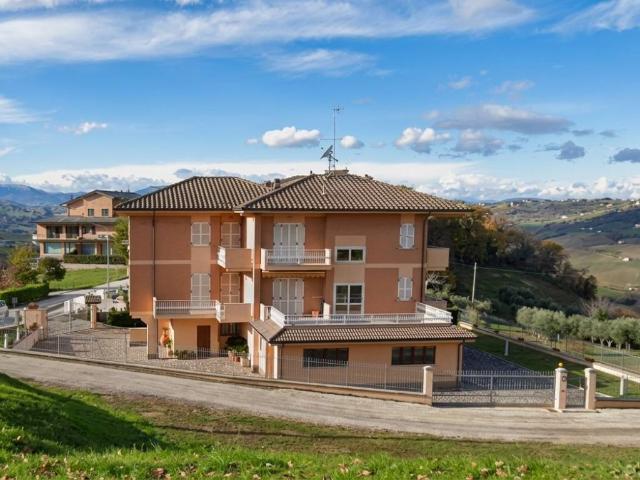 Villa in vendita a Massa Fermana FM