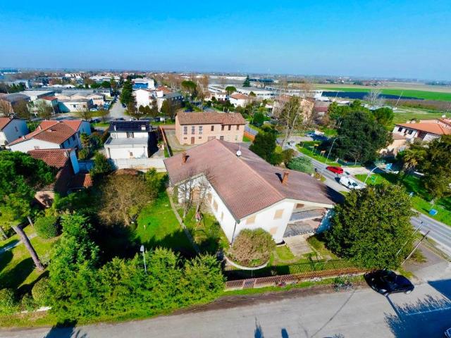 Villa in vendita a Massa Lombarda RA