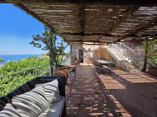 Villa in vendita a Massa Lubrense NA