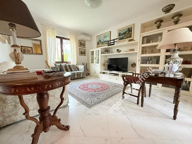 VILLA in VENDITA a MASSA Marina di Massa di 4 vani