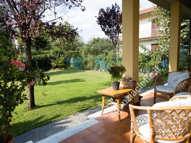 VILLA in VENDITA a MASSA Marina di Massa di 5 vani