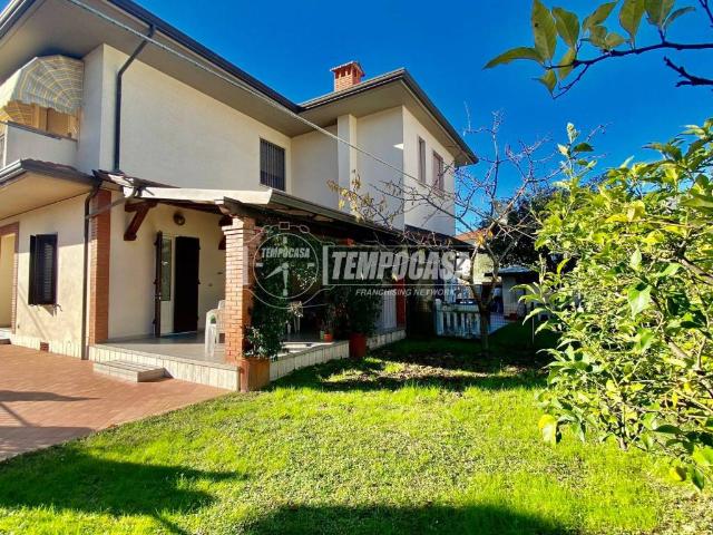 Villa in vendita a Massa MS
