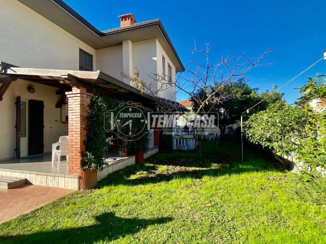 Villa in vendita a Massa MS