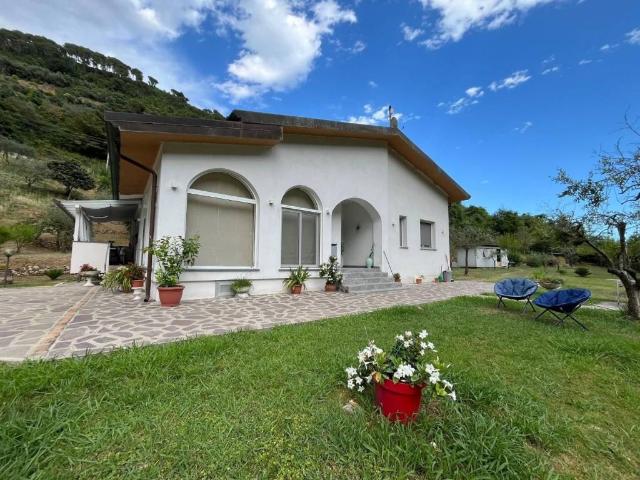 Villa in vendita a Massa MS