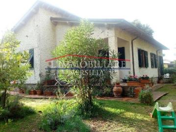 Villa in vendita a Massa MS