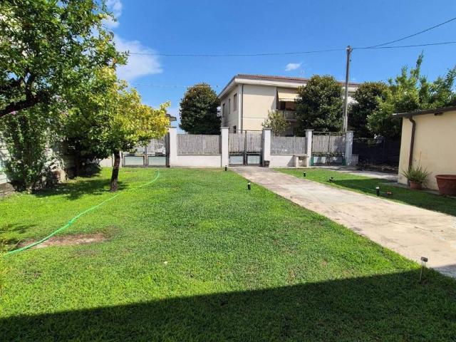 Villa in vendita a Massa MS