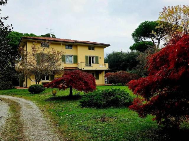 Villa in vendita a Massa MS