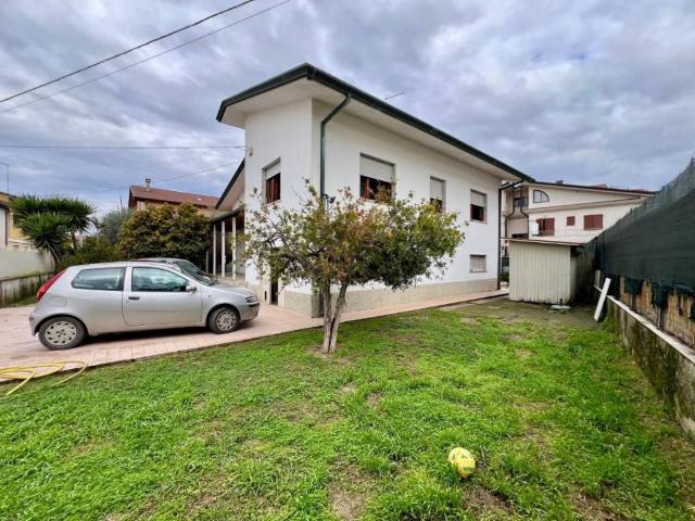 Villa in vendita a Massa MS