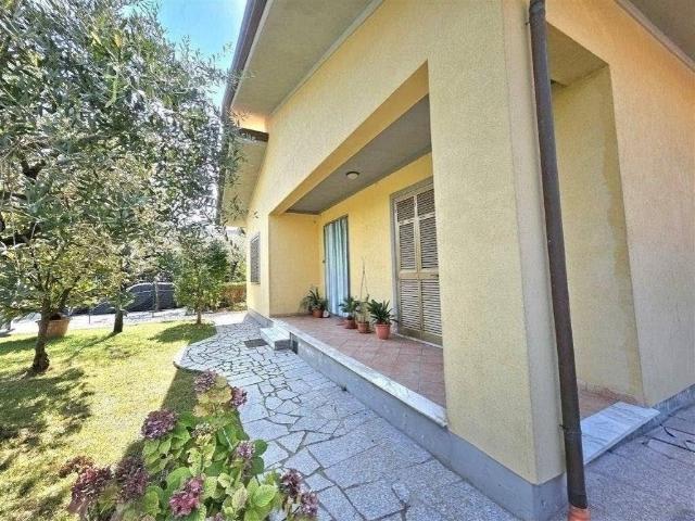 Villa in vendita a Massa MS