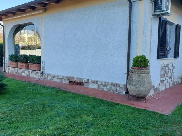 Villa in vendita a Massa MS