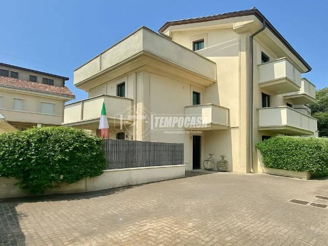 Villa in vendita a Massa MS