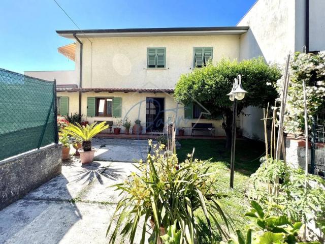 Villa in vendita a Massa MS