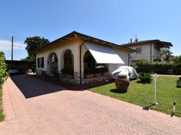 Villa in vendita a Massa MS