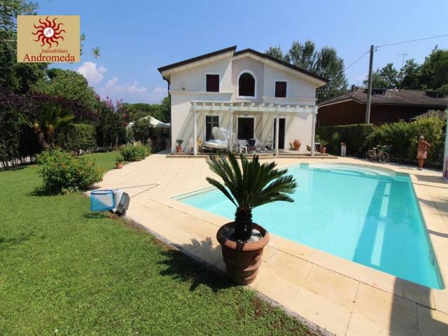 Villa in vendita a Massa MS