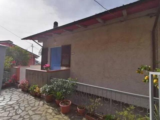 Villa in vendita a Massa MS