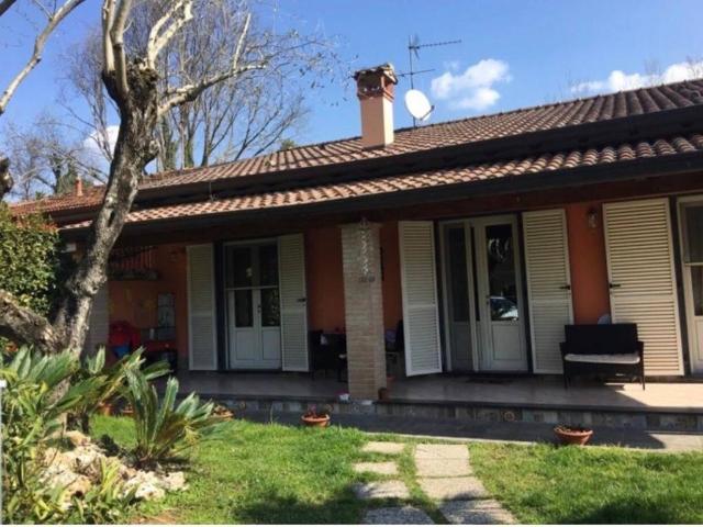 Villa in vendita a Massa MS