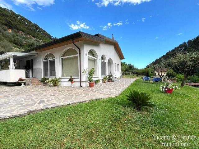 Villa in vendita a Massa MS