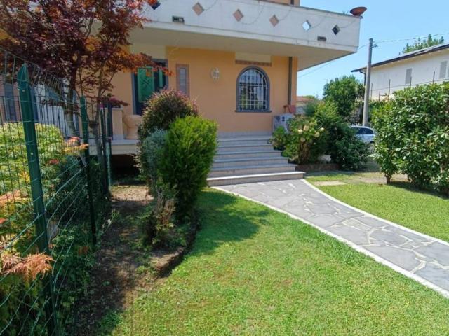 Villa in vendita a Massa MS