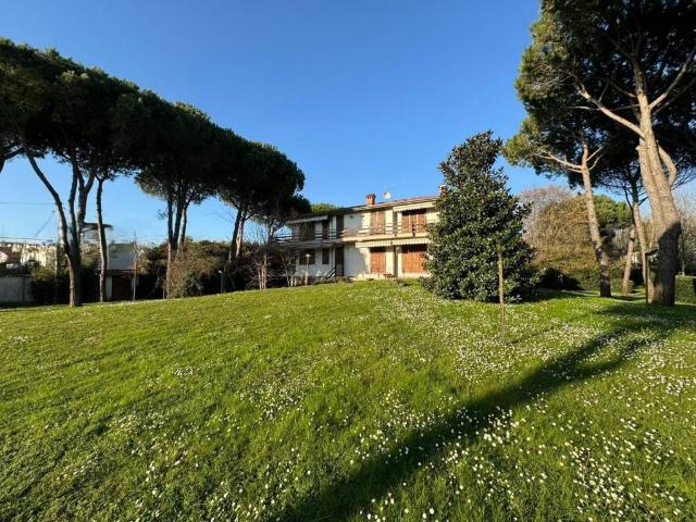 Villa in vendita a Massa MS