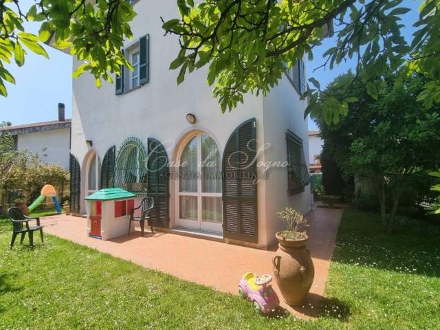 Villa in vendita a Massa MS