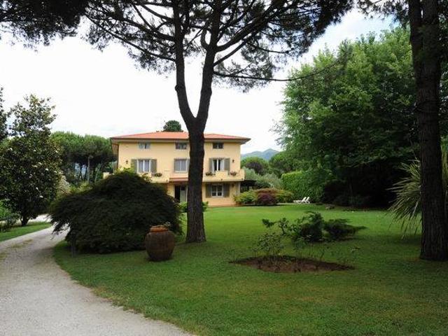 Villa in vendita a Massa MS