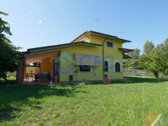 Villa in vendita a Massa MS