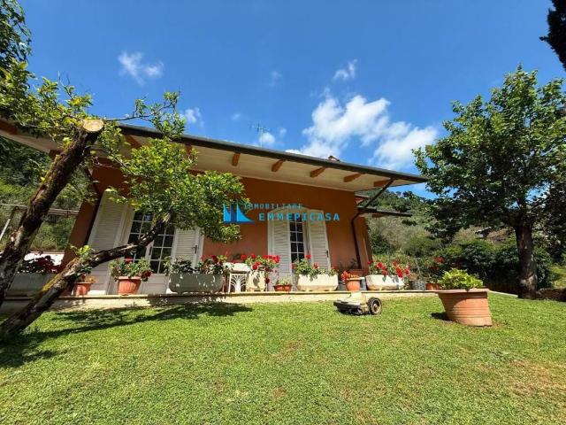Villa in vendita a Massa MS