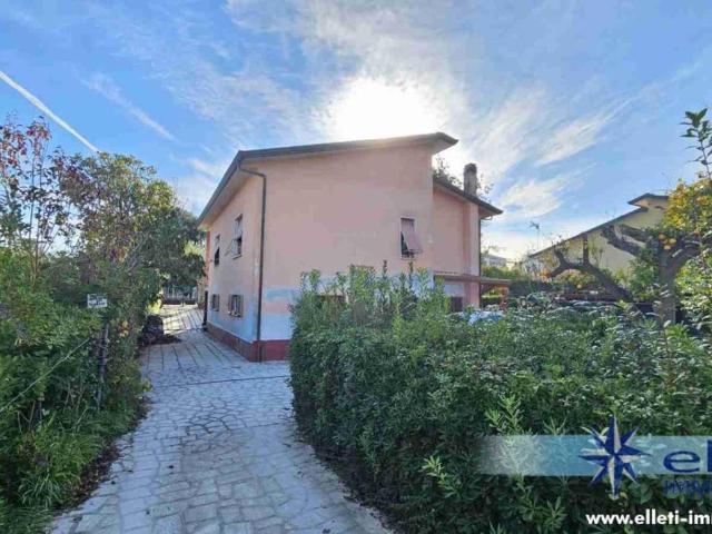 Villa in vendita a Massa MS