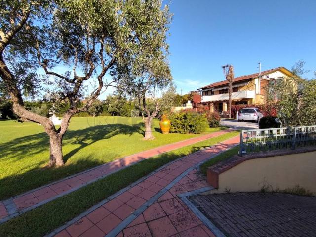 Villa in vendita a Massa MS