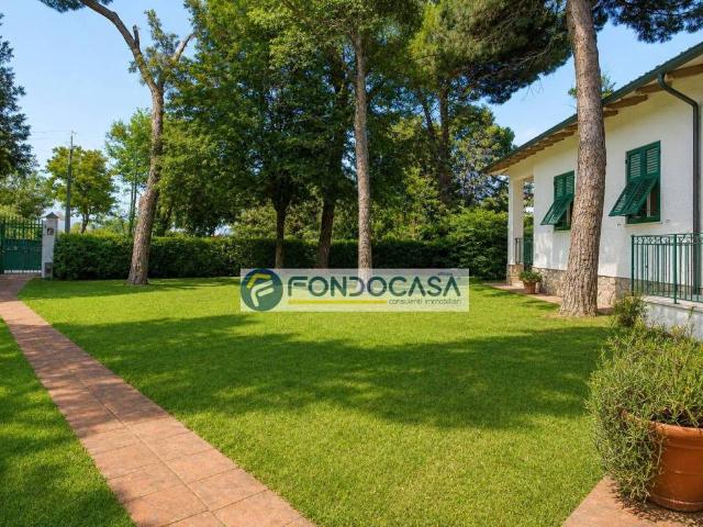 Villa in vendita a Massa MS