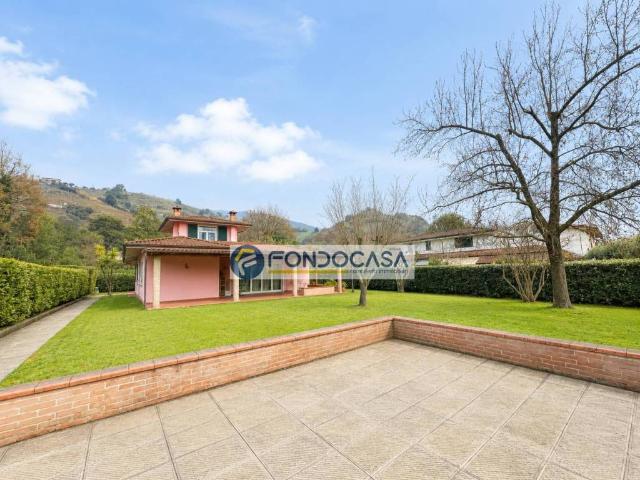 Villa in vendita a Massa MS