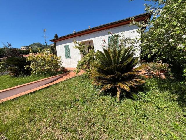 Villa in vendita a Massa MS